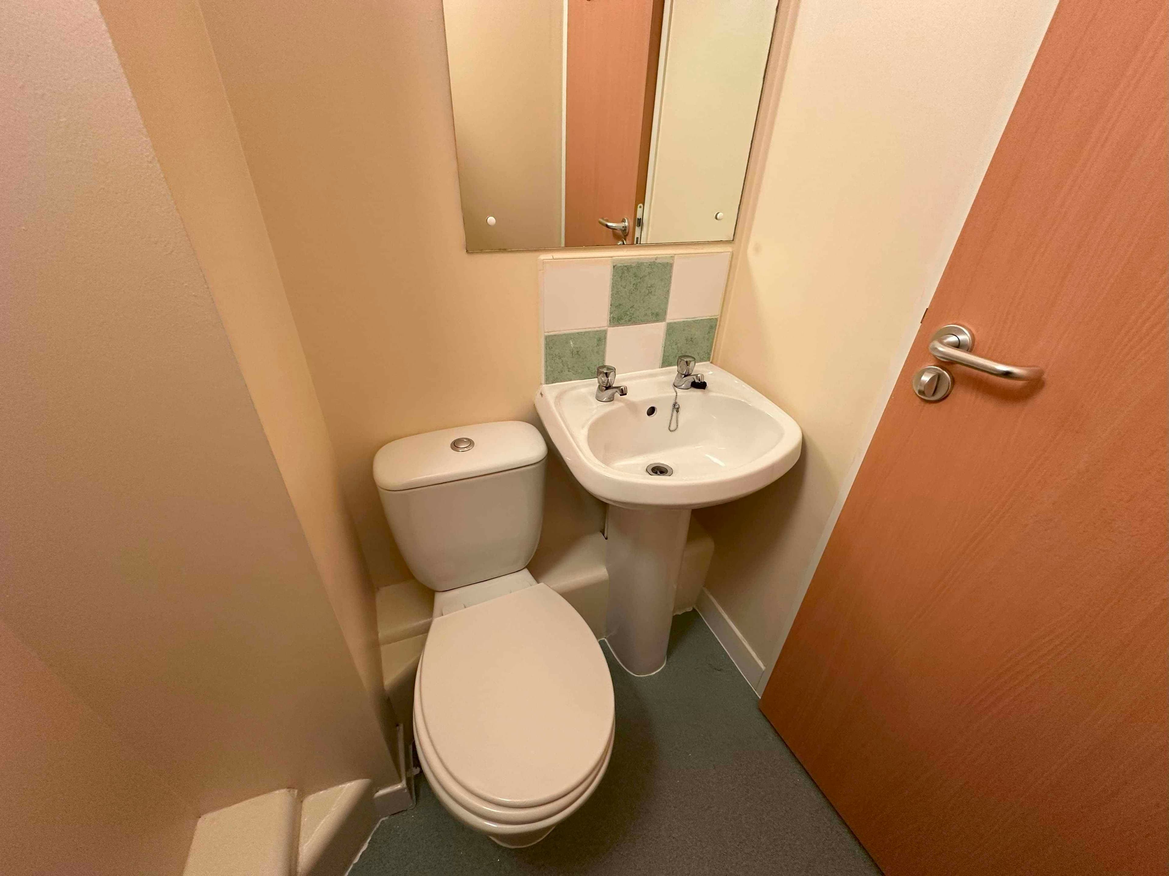Single En-Suite - Image 14