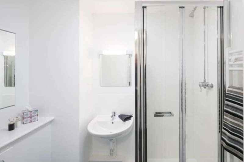 Large Twodio En-Suite - Image 2