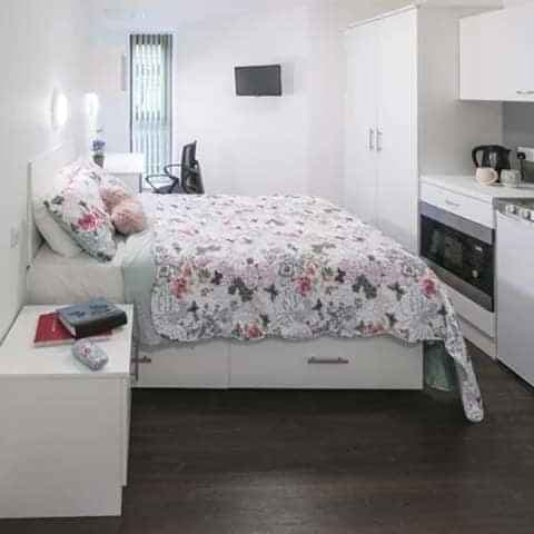 Studio En-Suite - Image 1