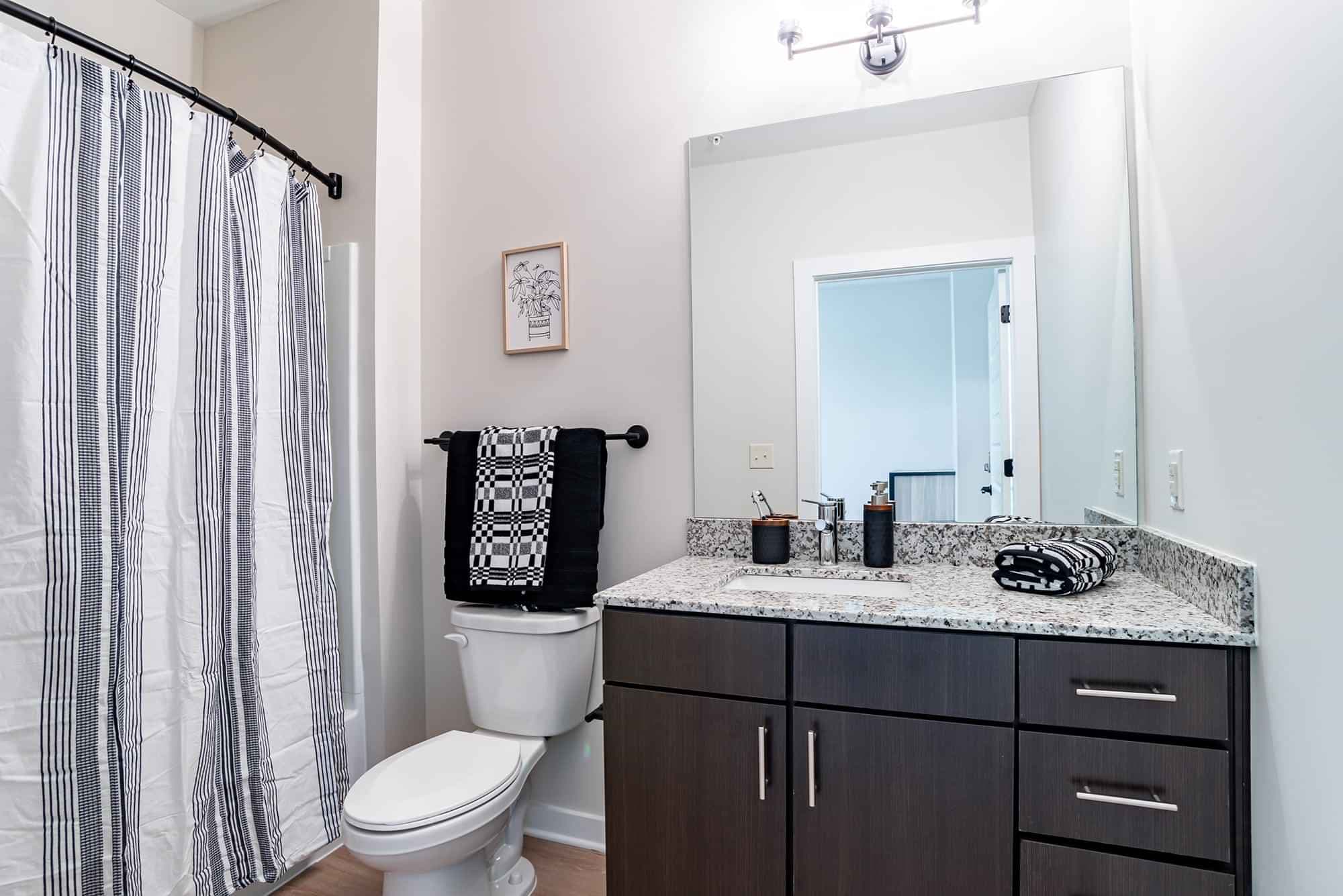 Private Room - E2 (5 Bed - 5 Bath) - Image 11