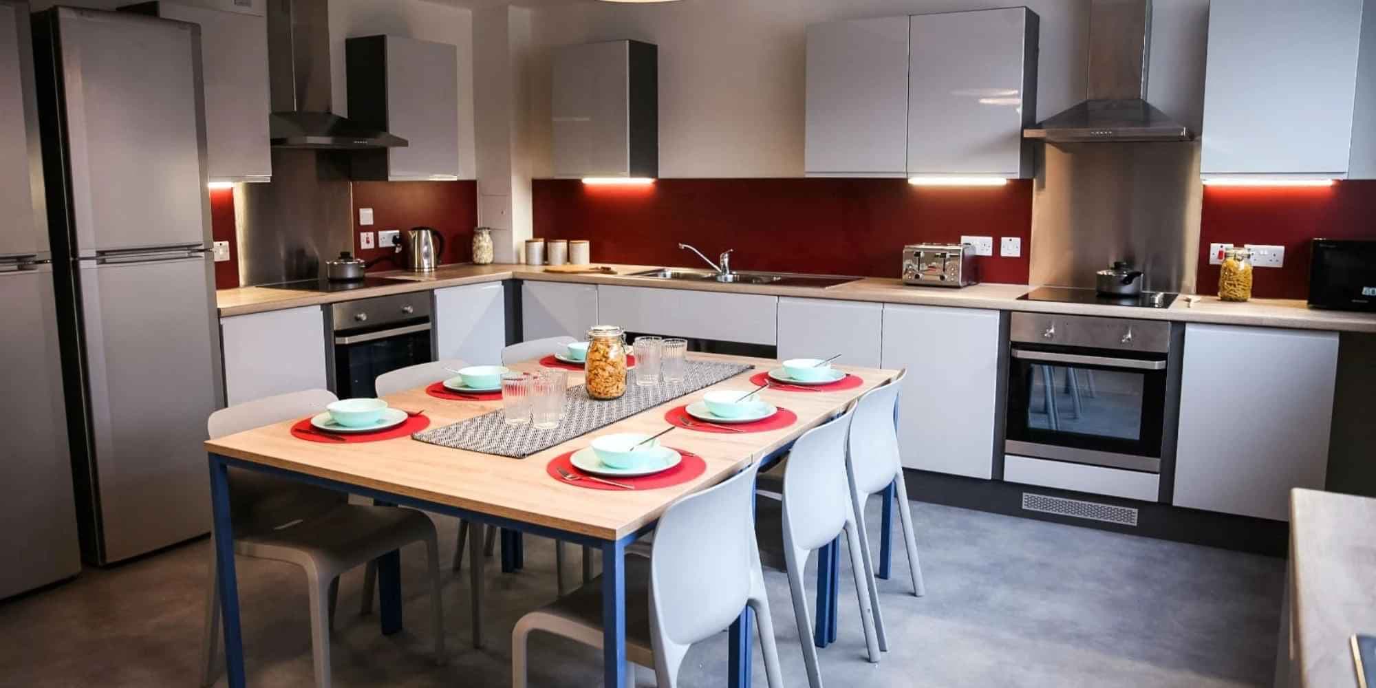 Silver Ensuite Penthouse - Image 3