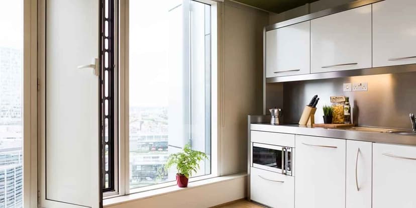 Silver Studio Penthouse City View - Image 3