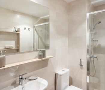 Pozuelo Silver Private Room in Apartment-2 - Image 3