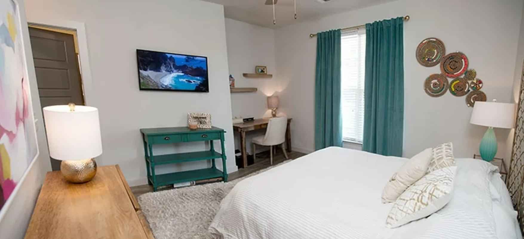 The Brick House - The Estate (4 Bed 4 Bath) - Image 1