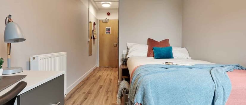 Gold Ensuite - Image 2