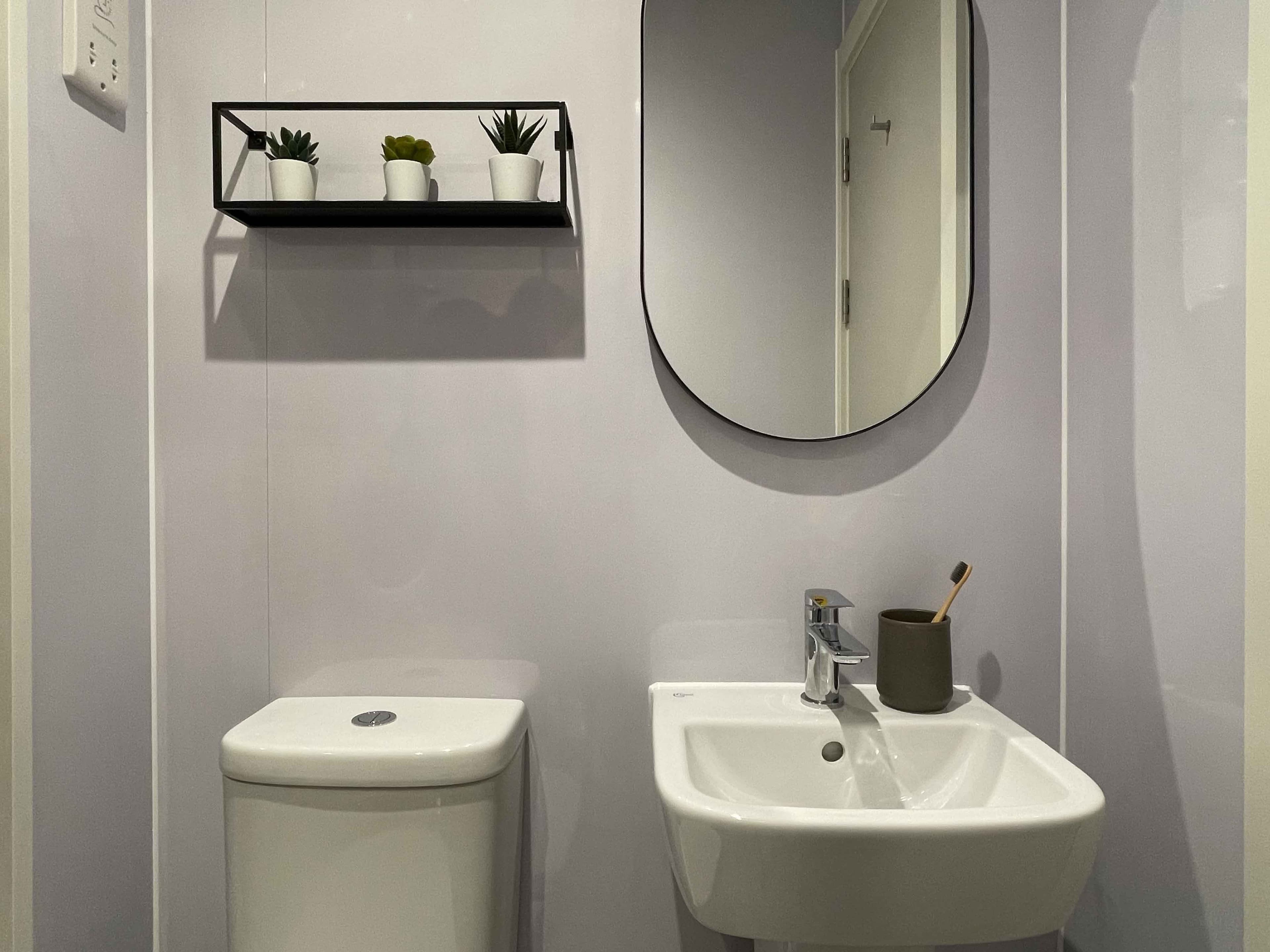 Standard En-suite - Image 2