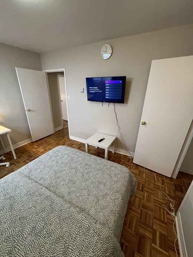 Deluxe Room  (4 Bed 1 Bath) - Image 4