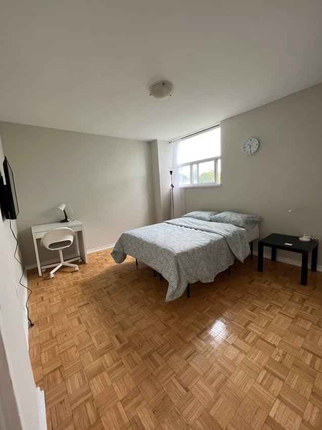 Premium Deluxe  (4 Bed 1 Bath) - Image 4