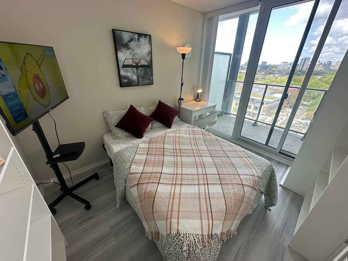 Flex Room  (3 Bed 1 Bath) - Image 2