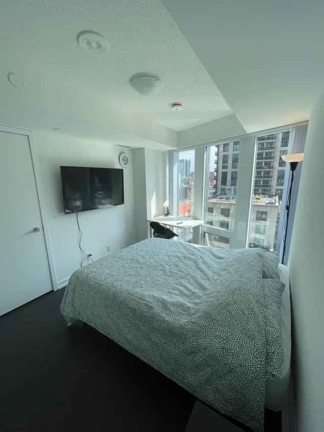 Deluxe Room  (3 Bed 1 Bath) - Image 1