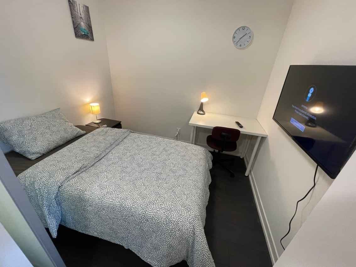 Den Room  (3 Bed 1 Bath) - Image 1