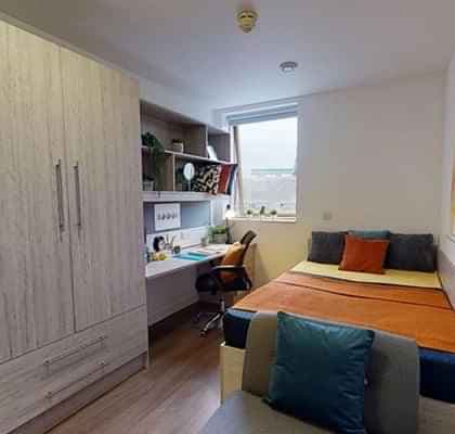  Bronze En Suite - Image 1