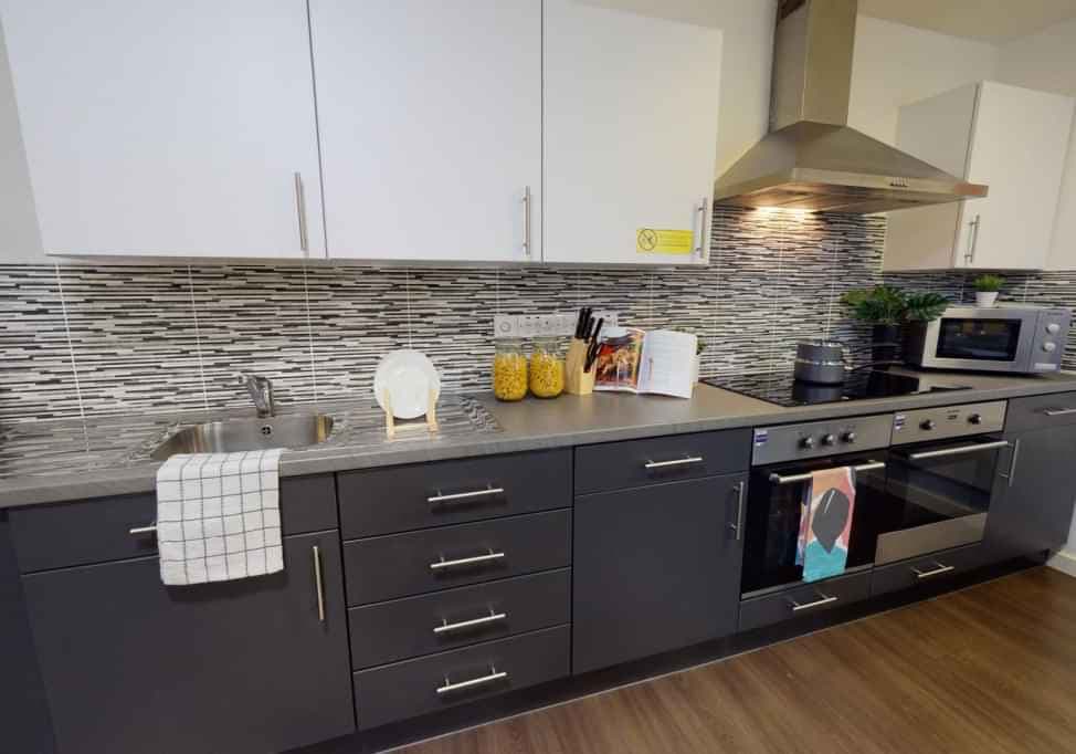 Silver En Suite - Image 4