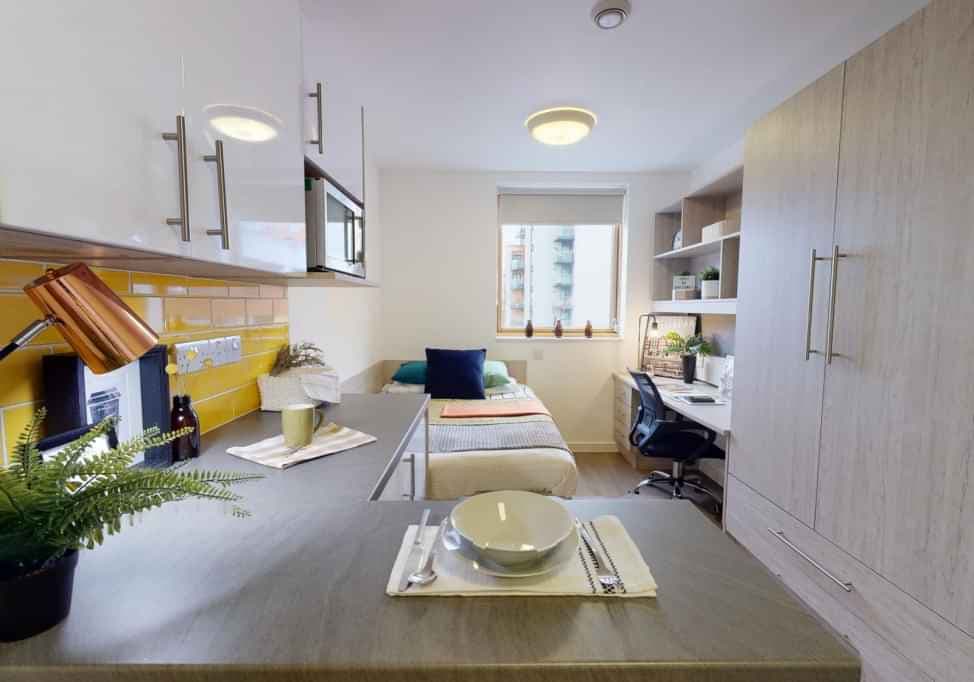 Silver En Suite - Image 6