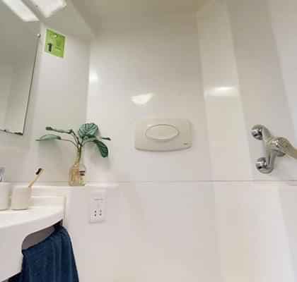 Silver En Suite - Image 3