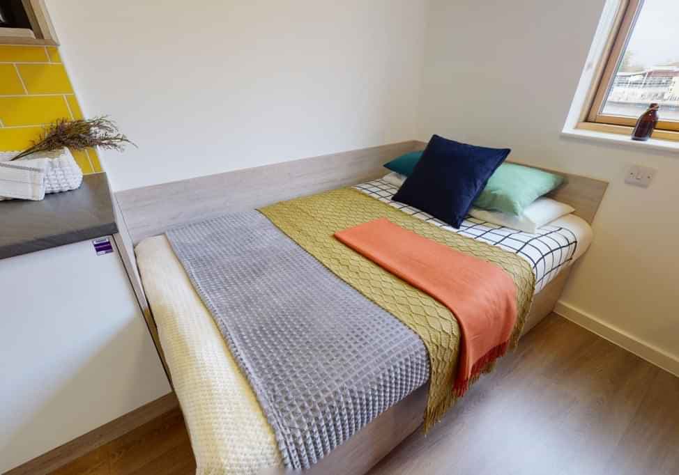 Silver En Suite - Image 9