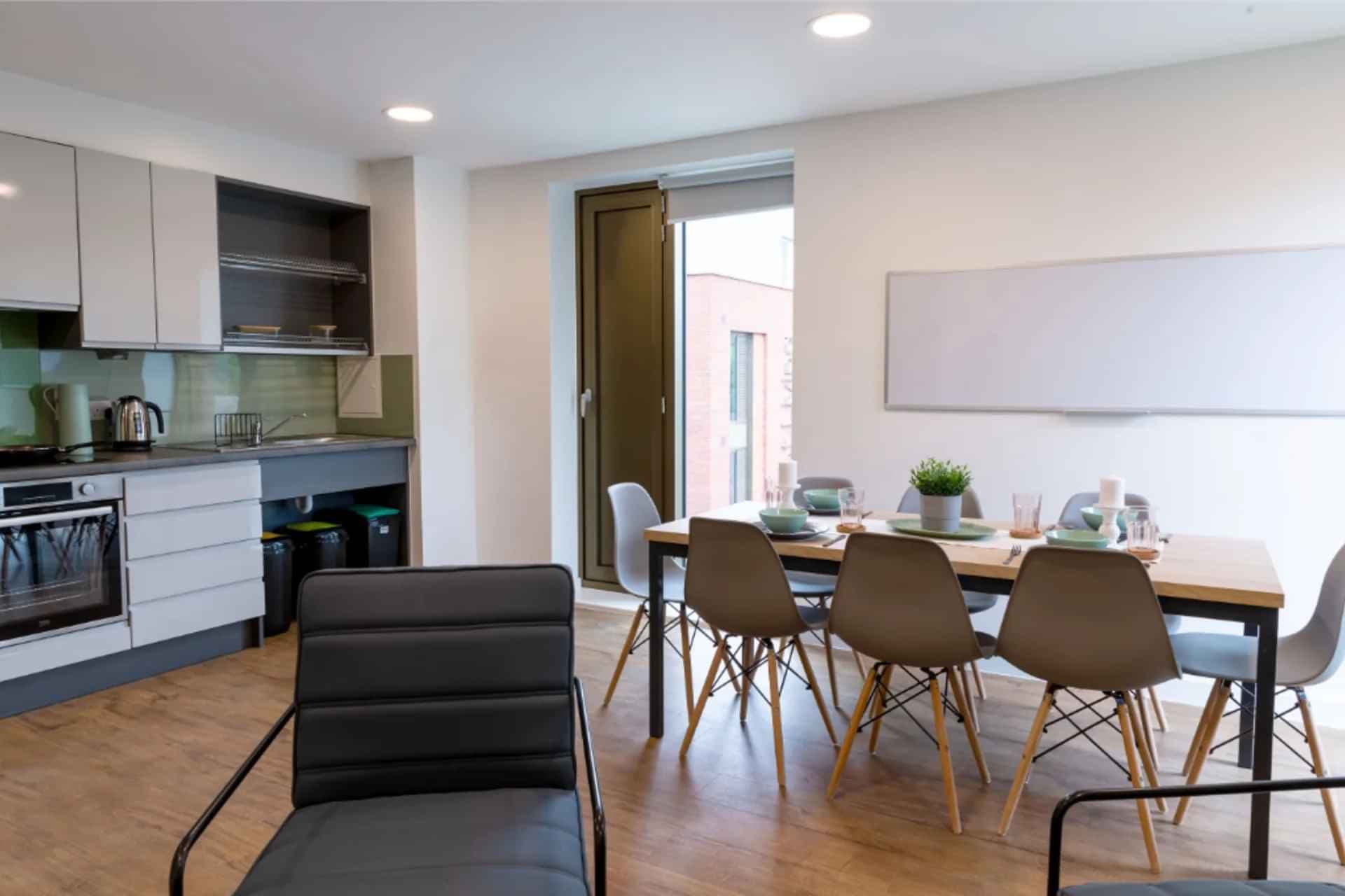 7 Bed Standard Cluster Ensuite  - Image 5