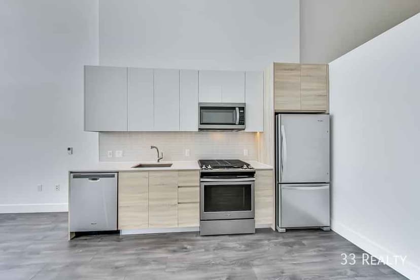 Studio - Image 9