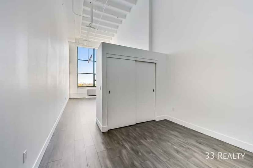 Studio - Image 12