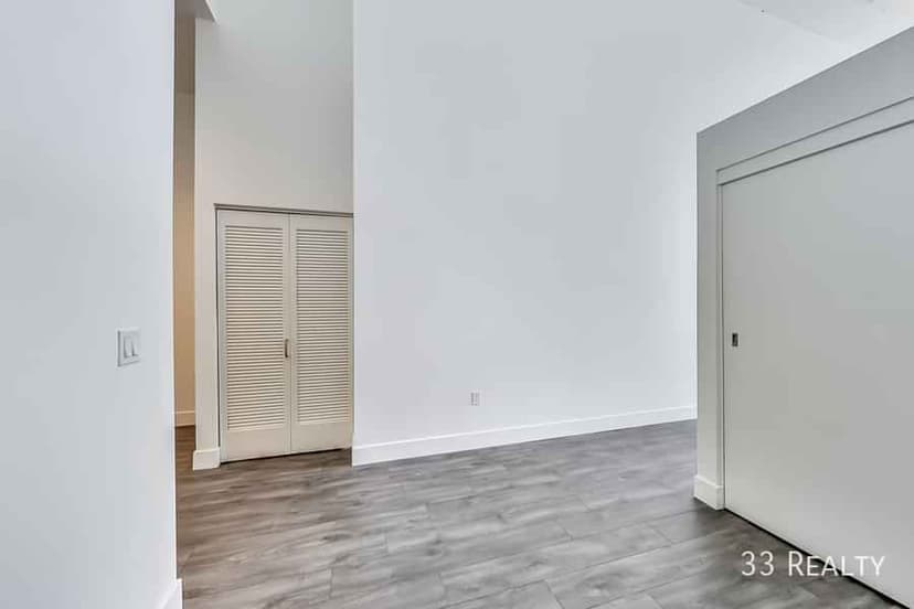 Studio - Image 13