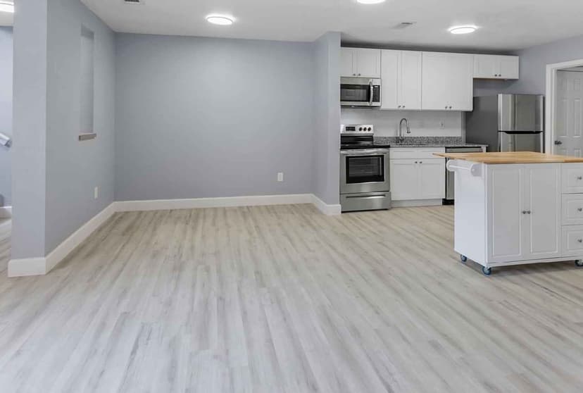 4 Bed 4 Bath - Image 30