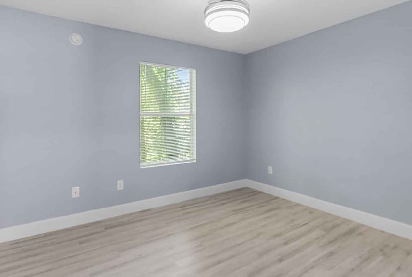 4 Bed 4 Bath - Image 32