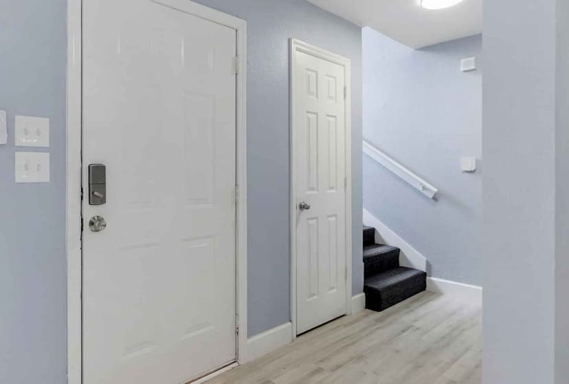4 Bed 4 Bath - Image 21
