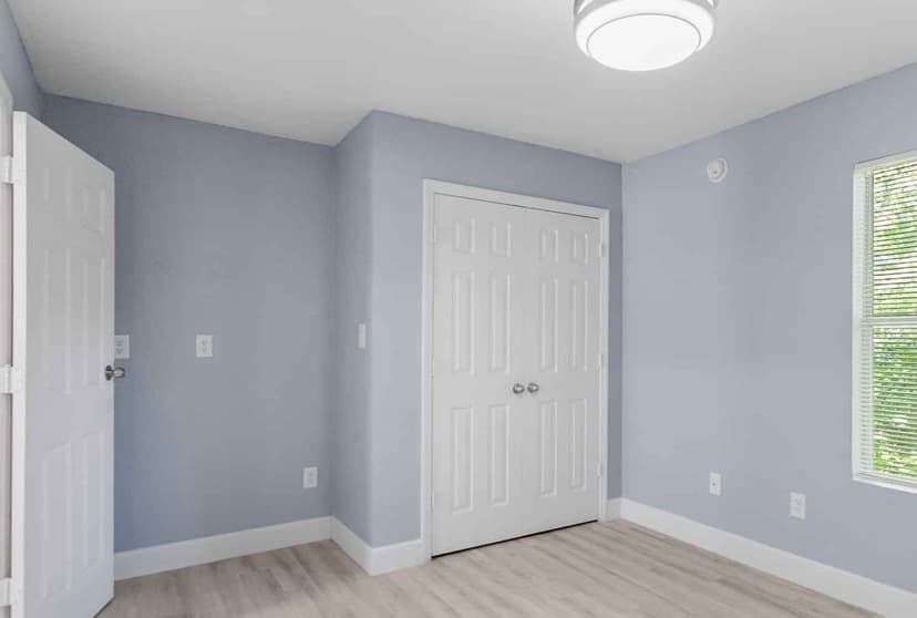 4 Bed 4 Bath - Image 25