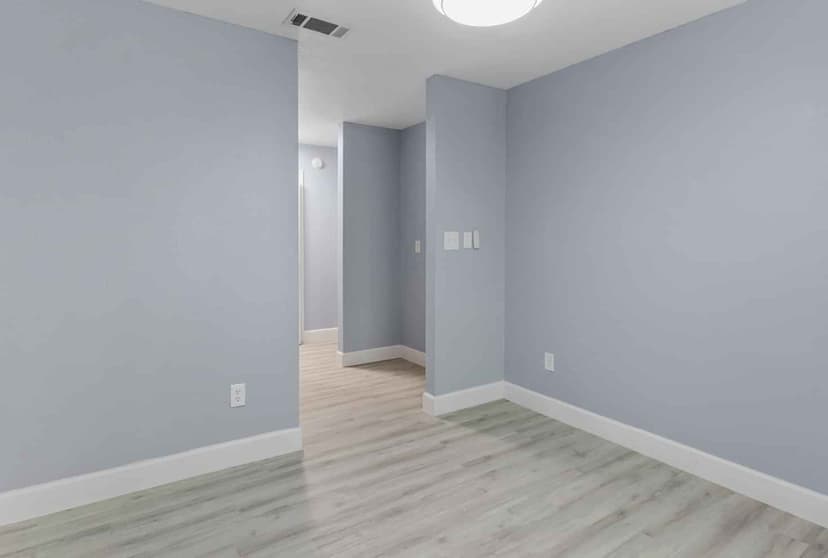 4 Bed 4 Bath - Image 12