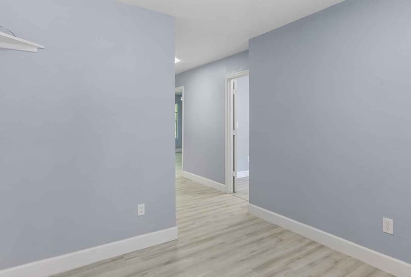 4 Bed 4 Bath - Image 45