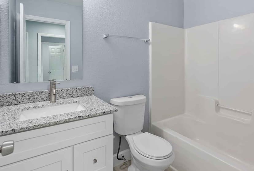 4 Bed 4 Bath - Image 35