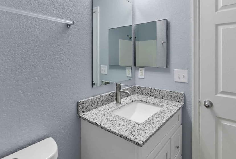 4 Bed 4 Bath - Image 46