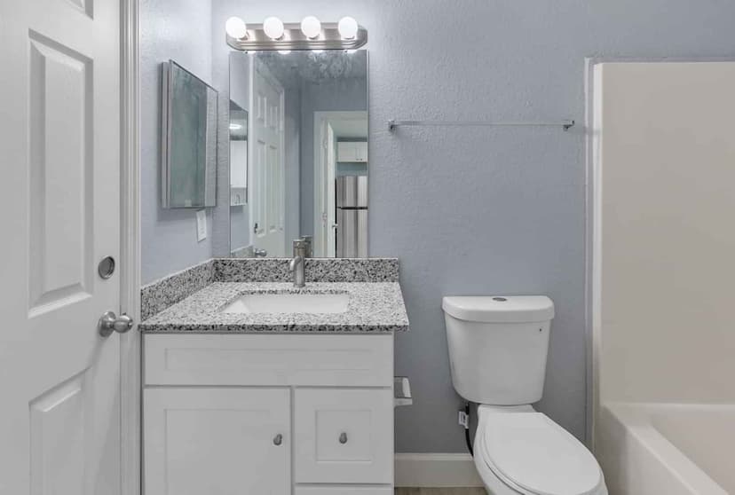 4 Bed 4 Bath - Image 19