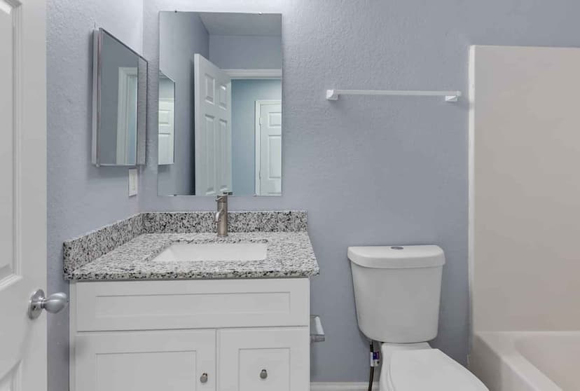 4 Bed 4 Bath - Image 17