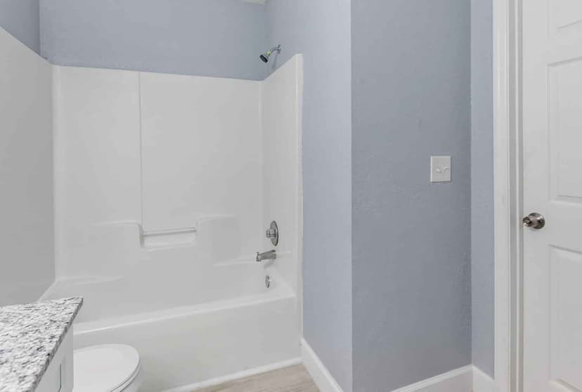 4 Bed 4 Bath - Image 27