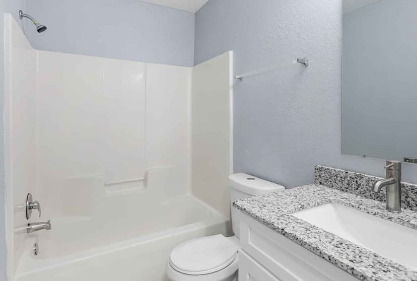 4 Bed 4 Bath - Image 16
