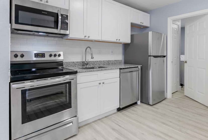 4 Bed 4 Bath - Image 39