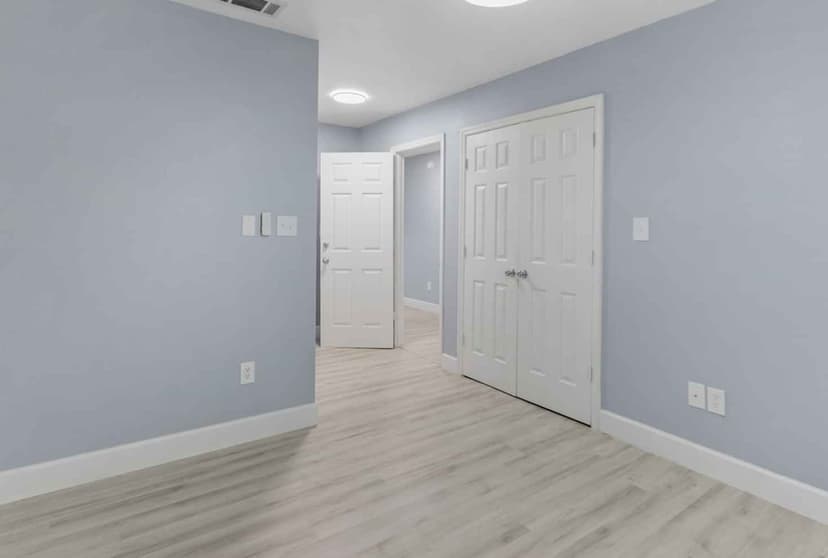 4 Bed 4 Bath - Image 10