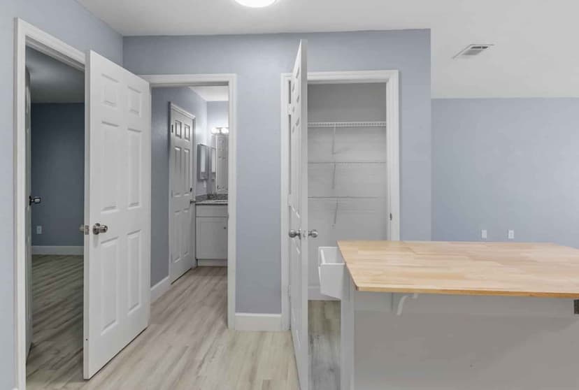 4 Bed 4 Bath - Image 44