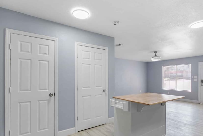 4 Bed 4 Bath - Image 9