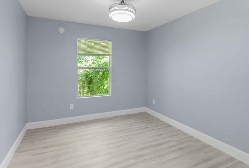 4 Bed 4 Bath - Image 13