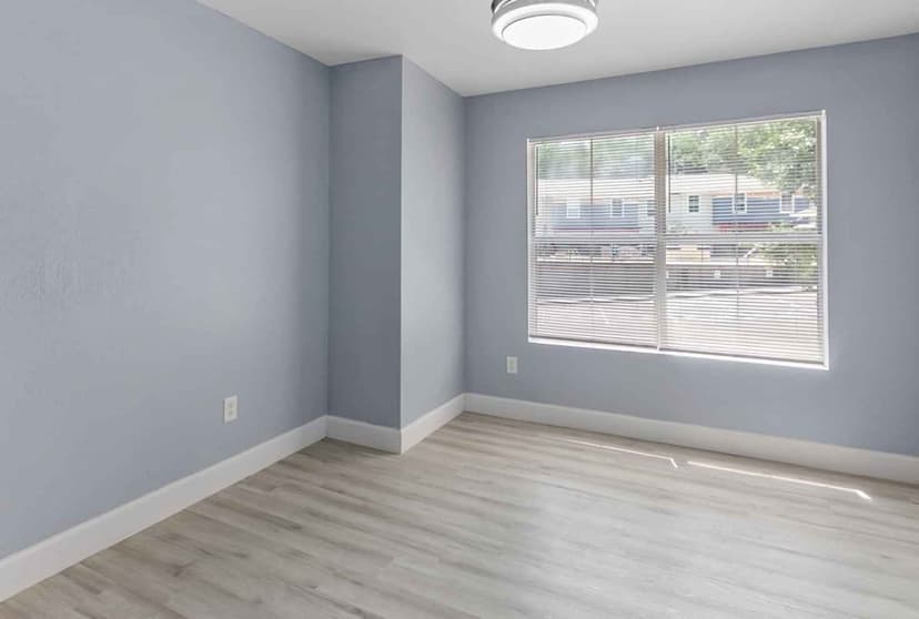 4 Bed 4 Bath - Image 1