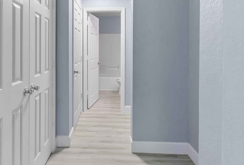 4 Bed 4 Bath - Image 8