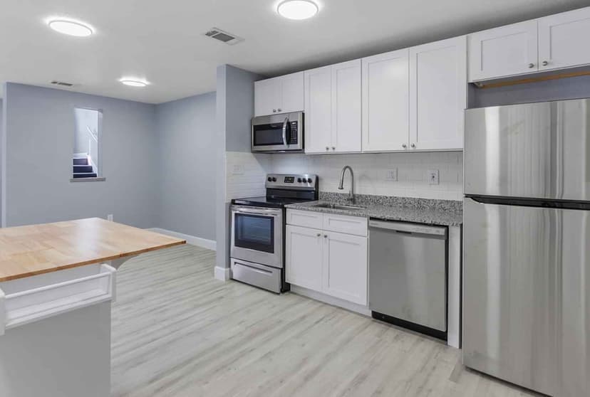 4 Bed 4 Bath - Image 31