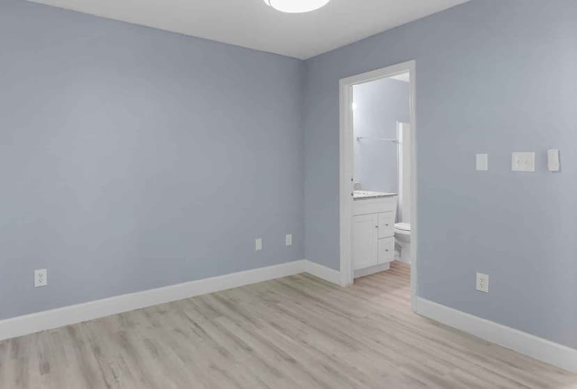 4 Bed 4 Bath - Image 18