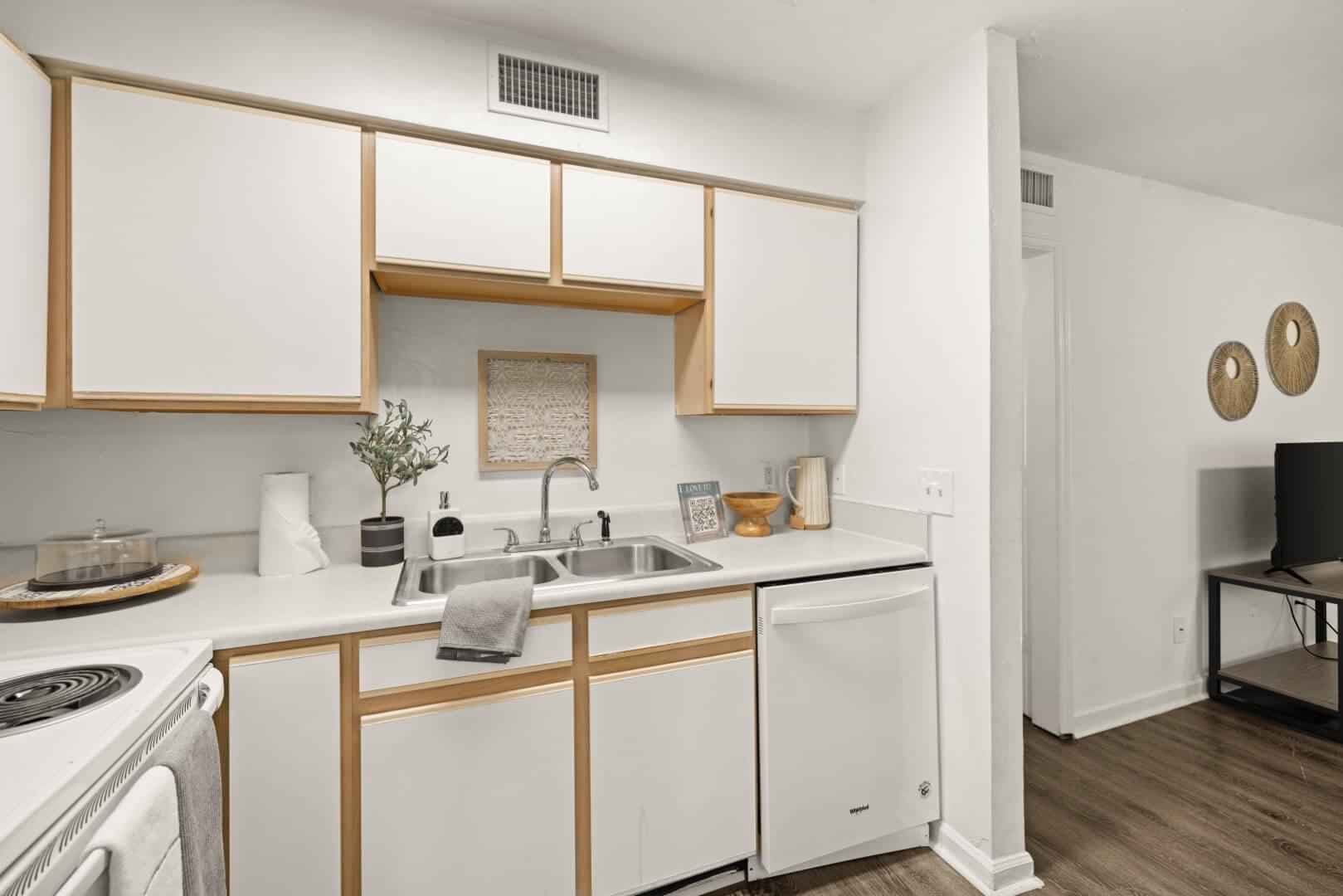 1 Bedroom 1 Bathroom - Image 6