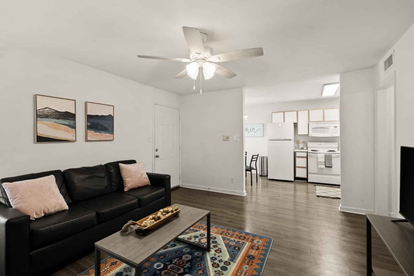 1 Bedroom 1 Bathroom - Image 9