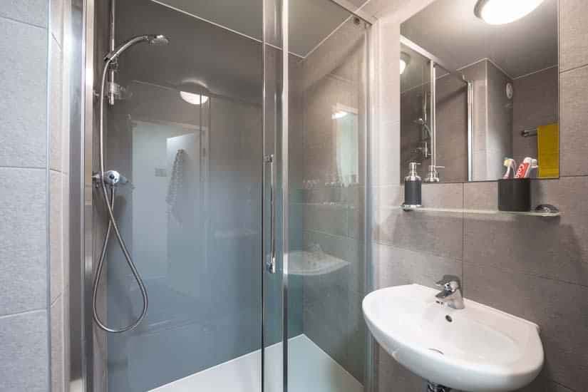 Premium Ensuite 4 Bed - Image 2