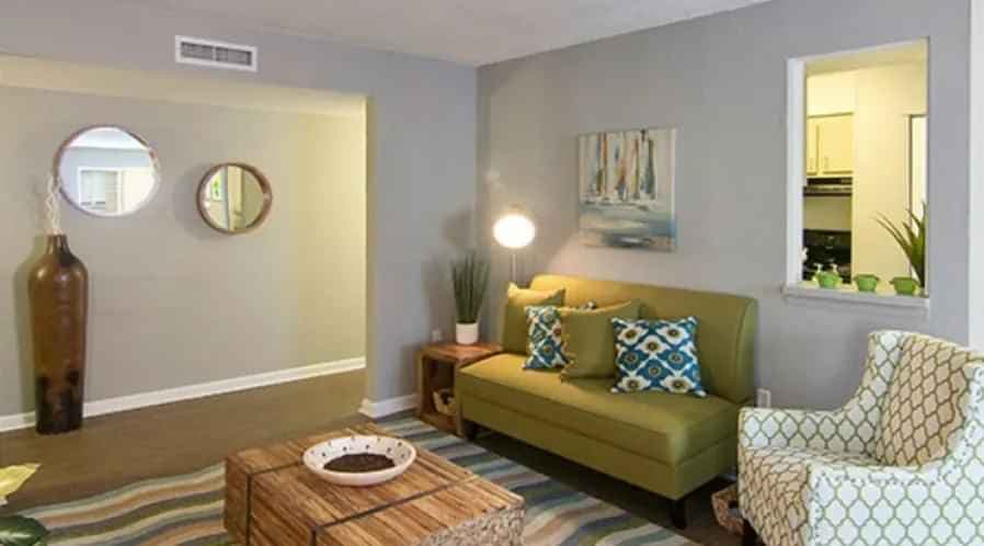 4 Bedroom 2 Bathroom - Image 1