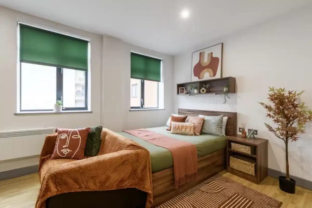 Large Studio - Image 1